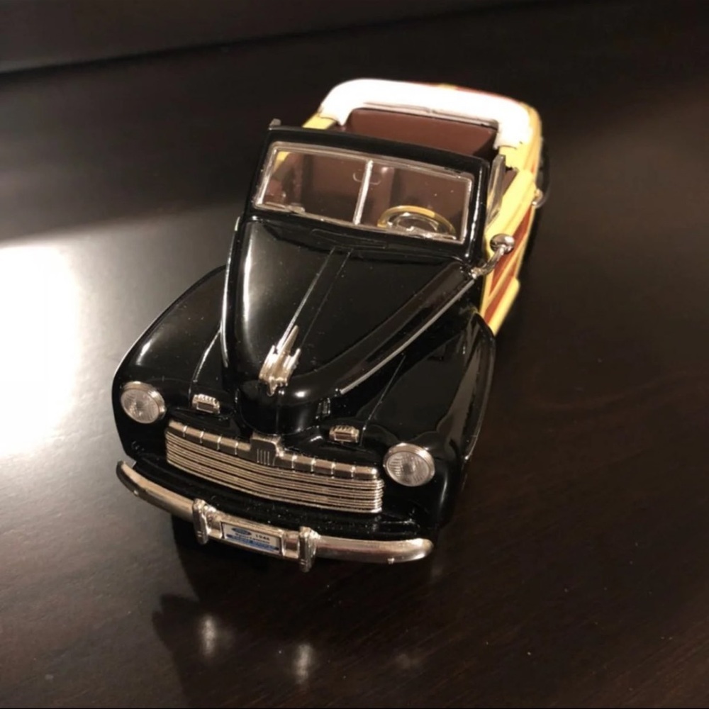 1946 Ford Sportsman Convertible Diecast 1:32 National Motor Museum Mint Case - Picture 3 of 6